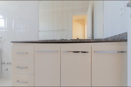 Apartamento à venda com 310m², 4 quartos e 4 vagas Apartamento à venda com 310m², 4 quartos e 4 vagasBanheiro da Suíte 1