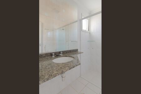 Apartamento à venda com 310m², 4 quartos e 4 vagas Apartamento à venda com 310m², 4 quartos e 4 vagasBanheiro da Suíte 2