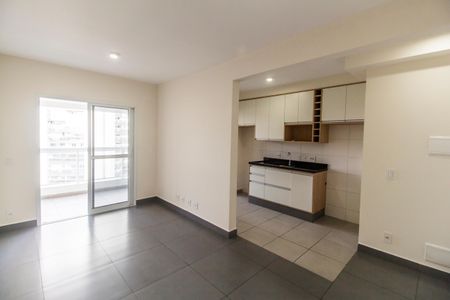 Sala de apartamento para alugar com 2 quartos, 66m² em Empresarial 18 do Forte, Barueri
