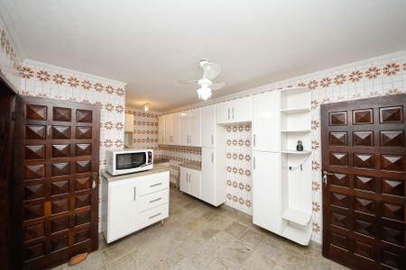 Casa à venda com 235m², 3 quartos e 2 vagasCozinha