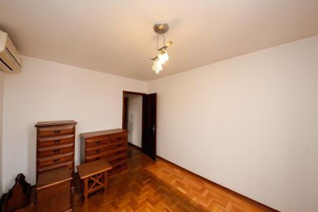 Casa à venda com 235m², 3 quartos e 2 vagasSuíte