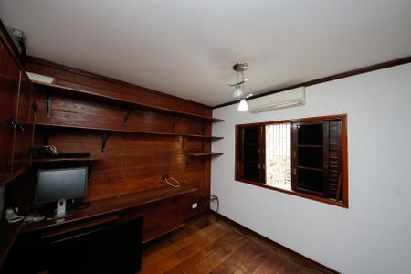 Casa à venda com 235m², 3 quartos e 2 vagasQuarto 2