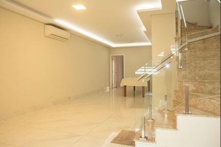 Sala de casa à venda com 3 quartos, 150m² em Vila da Saúde, São Paulo