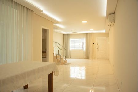 Sala de casa à venda com 3 quartos, 150m² em Vila da Saúde, São Paulo