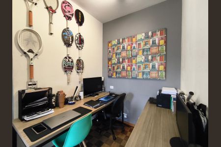 Casa à venda com 234m², 3 quartos e 3 vagasEscritório