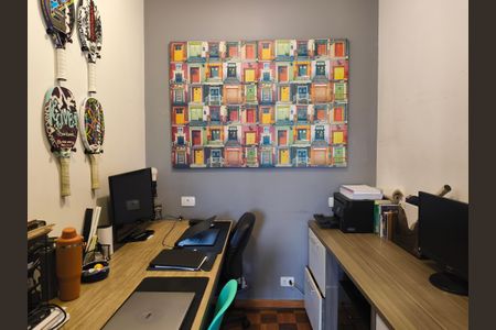 Casa à venda com 234m², 3 quartos e 3 vagasEscritório