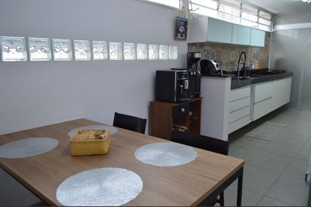 Casa à venda com 234m², 3 quartos e 3 vagasCozinha