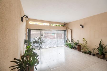 Casa à venda com 202m², 4 quartos e 2 vagas Casa à venda com 202m², 4 quartos e 2 vagasGaragem