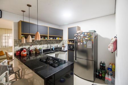 Casa à venda com 202m², 4 quartos e 2 vagas Casa à venda com 202m², 4 quartos e 2 vagasCozinha