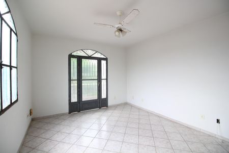 Sala de casa para alugar com 4 quartos, 200m² em Curicica, Rio de Janeiro