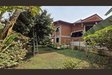 Casa de condomínio à venda com 245m², 3 quartos e 4 vagas