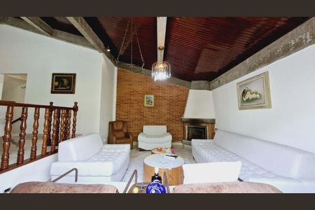 Casa de condomínio à venda com 245m², 3 quartos e 4 vagas