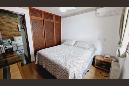 Casa de condomínio à venda com 245m², 3 quartos e 4 vagas