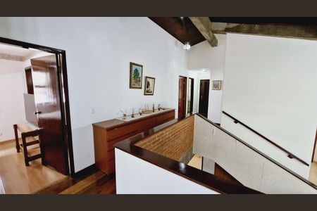 Casa de condomínio à venda com 245m², 3 quartos e 4 vagas