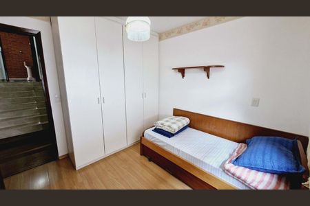 Casa de condomínio à venda com 245m², 3 quartos e 4 vagas