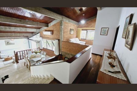 Casa de condomínio à venda com 245m², 3 quartos e 4 vagas