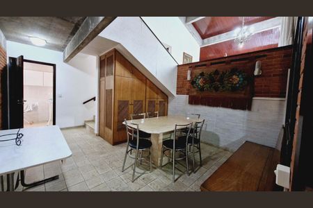 Casa de Condomínio à venda com 3 quartos, 245m² em Vila Suzana, São Paulo