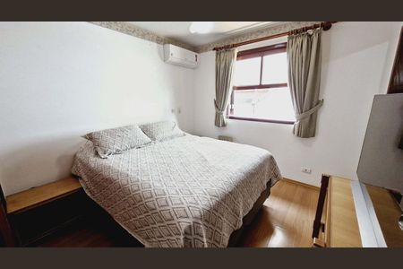 Casa de condomínio à venda com 245m², 3 quartos e 4 vagas