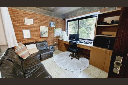 Casa de condomínio à venda com 245m², 3 quartos e 4 vagas