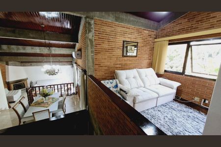 Casa de condomínio à venda com 245m², 3 quartos e 4 vagas