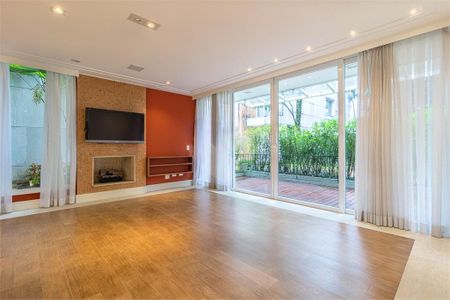 Casa à venda com 471m², 4 quartos e 6 vagas