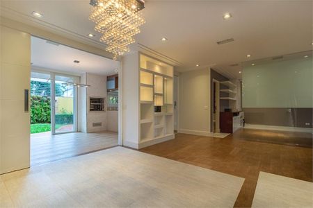 Casa à venda com 471m², 4 quartos e 6 vagas