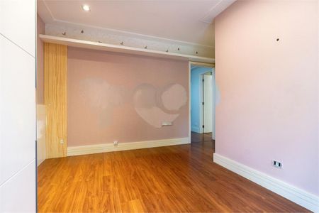 Casa à venda com 471m², 4 quartos e 6 vagas