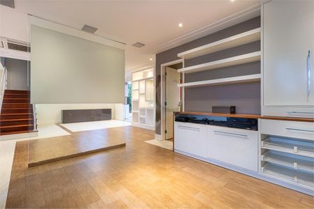 Casa à venda com 471m², 4 quartos e 6 vagas