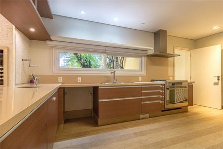 Casa à venda com 471m², 4 quartos e 6 vagas