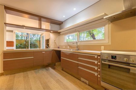 Casa à venda com 471m², 4 quartos e 6 vagas