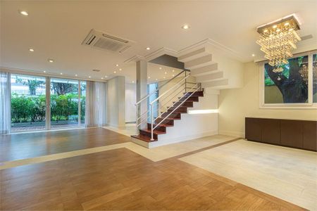 Casa à venda com 471m², 4 quartos e 6 vagas