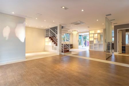 Casa à venda com 471m², 4 quartos e 6 vagas