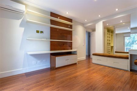 Casa à venda com 471m², 4 quartos e 6 vagas