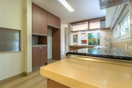 Casa à venda com 471m², 4 quartos e 6 vagas