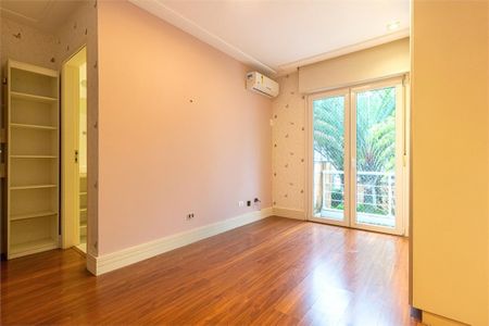 Casa à venda com 471m², 4 quartos e 6 vagas