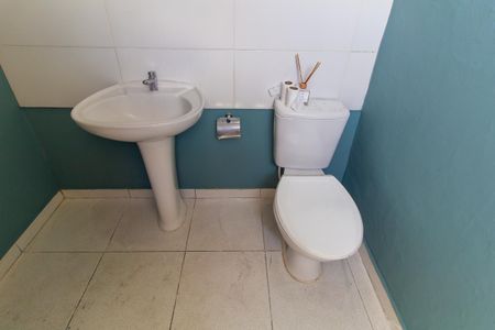 Casa à venda com 70m², 2 quartos e 2 vagas Casa à venda com 70m², 2 quartos e 2 vagasBanheiro