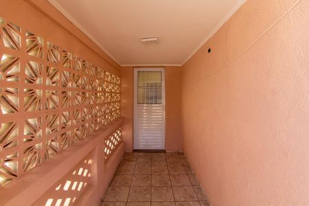 Casa à venda com 70m², 2 quartos e 2 vagas Casa à venda com 70m², 2 quartos e 2 vagasEntrada