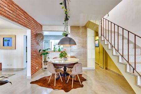 Casa de Condomínio à venda com 3 quartos, 160m² em Vila Elvira, São Paulo