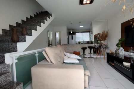 Casa de condomínio à venda com 200m², 2 quartos e 1 vagaSala