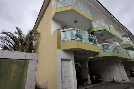 Casa de condomínio à venda com 200m², 2 quartos e 1 vagaFachada