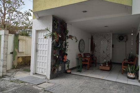 Casa de condomínio à venda com 200m², 2 quartos e 1 vagaGaragem