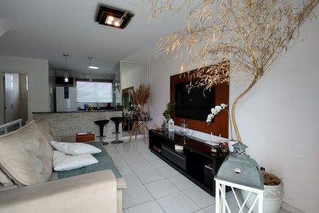 Casa de condomínio à venda com 200m², 2 quartos e 1 vagaSala