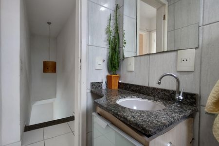 Casa de condomínio à venda com 200m², 2 quartos e 1 vagaBanheiro Social