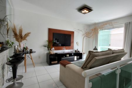 Casa de condomínio à venda com 200m², 2 quartos e 1 vagaSala