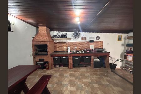 Casa à venda com 290m², 4 quartos e 2 vagas Casa à venda com 290m², 4 quartos e 2 vagasChurrasqueira