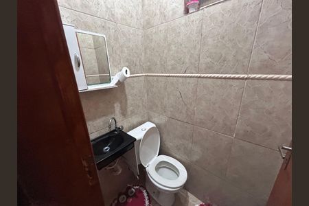 Casa à venda com 290m², 4 quartos e 2 vagas Casa à venda com 290m², 4 quartos e 2 vagasLavabo