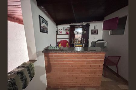 Casa à venda com 290m², 4 quartos e 2 vagas Casa à venda com 290m², 4 quartos e 2 vagasChurrasqueira