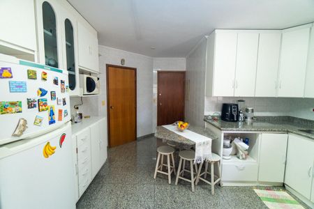 Apartamento à venda com 130m², 3 quartos e 3 vagas Apartamento à venda com 130m², 3 quartos e 3 vagasCozinha
