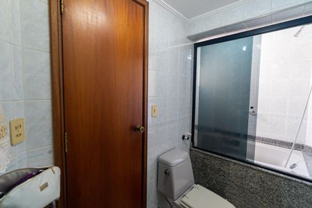 Apartamento à venda com 130m², 3 quartos e 3 vagas Apartamento à venda com 130m², 3 quartos e 3 vagasBanheiro da Suíte