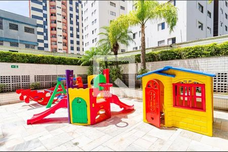 Apartamento à venda com 130m², 3 quartos e 3 vagas Apartamento à venda com 130m², 3 quartos e 3 vagasÁrea comum - Playground